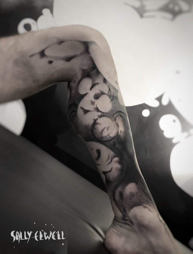 tatouage jambe organic shadows ombres de foret encre noire et dégradés de gris