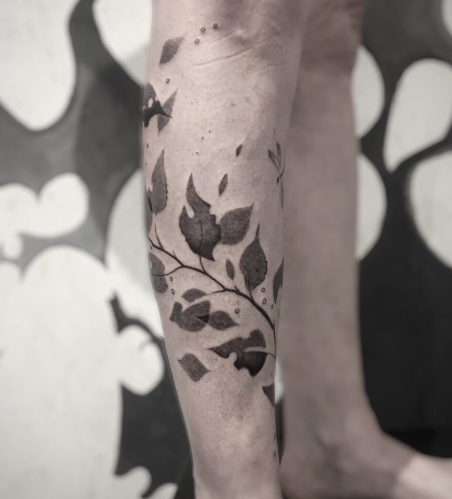 tatouage-feuilles-d'automne-jambe